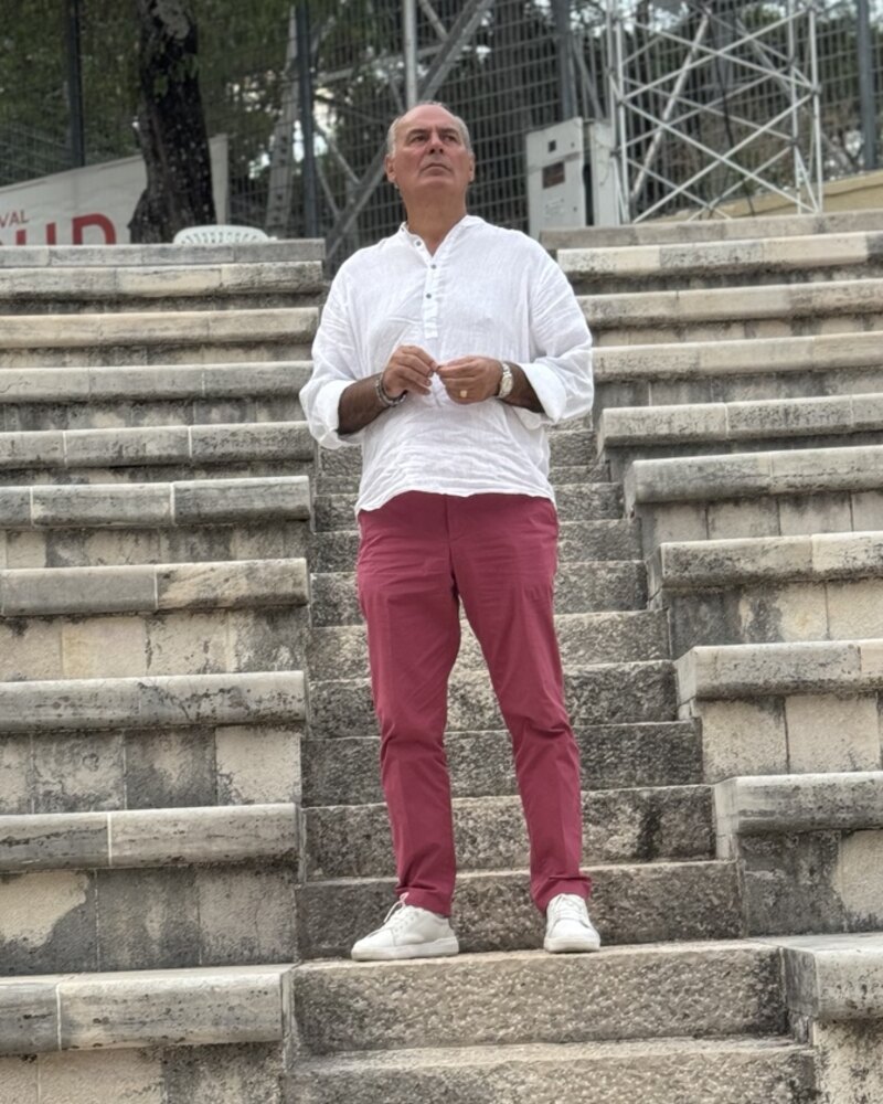 Ritratto di Angelo Raffaele Grande sulle gradinate dell’anfiteatro di Lenola