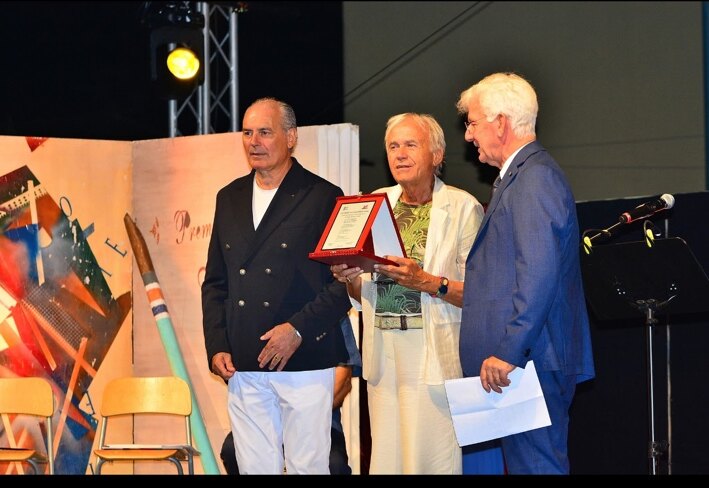 Angelo Raffaele Grande riceve il Premio del Presidente di Giuria a Itri