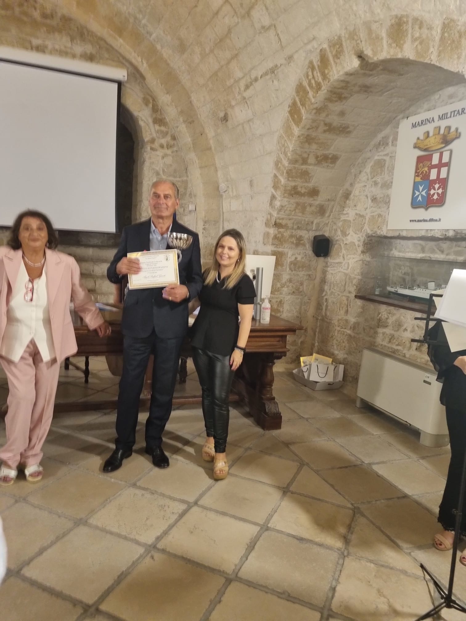 Angelo Raffaele Grande con il primo premio a Taranto